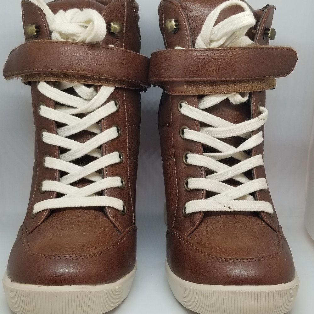 Steve Madden brown sneaker heels size 6